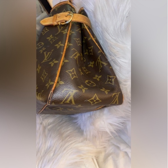 SOLD Louis Vuitton Batignolles Horizontal Monogram Bag, LV (KISS) Wallet - Picture 9 of 16